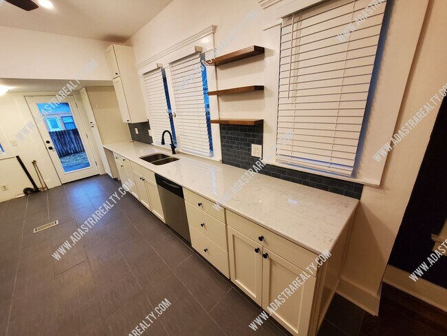 Building Photo - 4521 Fairmount Ave