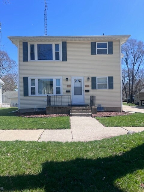 Upper Unit - 119 N Washington St