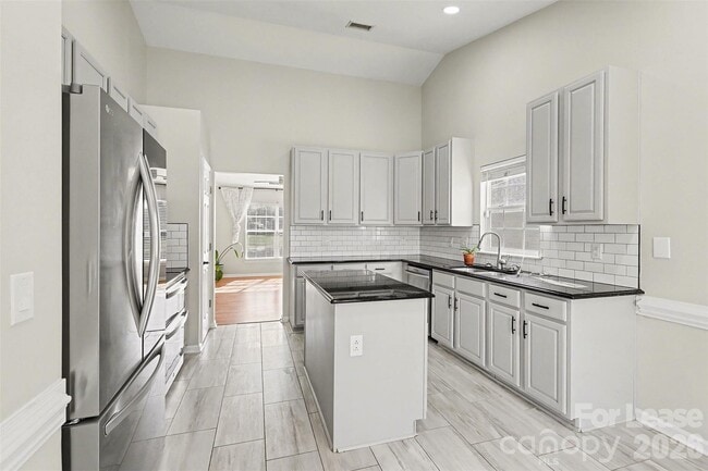 Building Photo - 4962 Bentgrass Run Dr