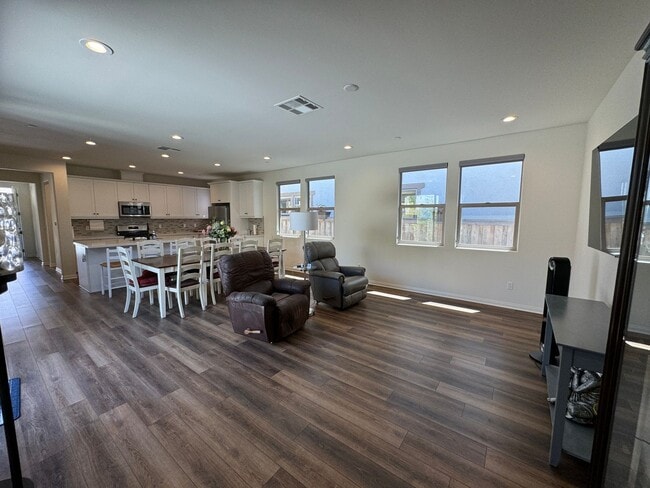 Building Photo - 3949 Kilbern Way