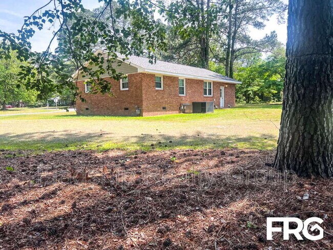 Building Photo - 466 Circle Dr