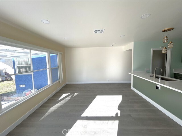 Building Photo - 522 W 4th St