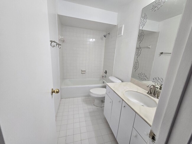 Building Photo - 10343 Greenhouse Rd