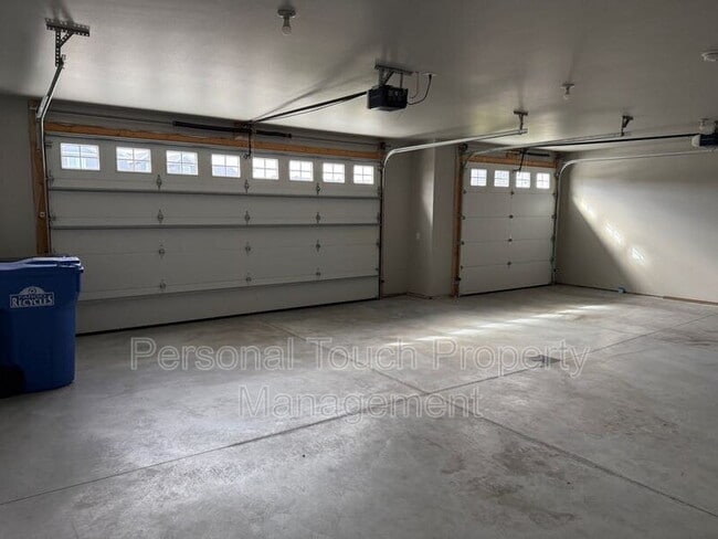 Building Photo - 7352 Eagle Point Dr S