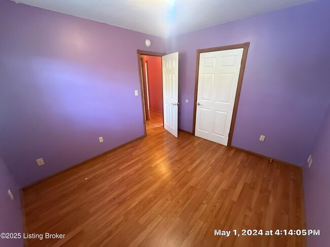 Building Photo - 230 S Circlecrest Dr