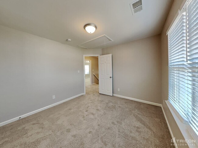 Building Photo - 225 Everett Park Dr