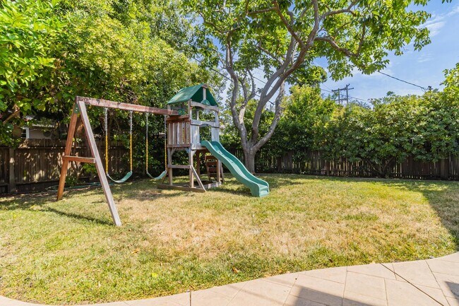 Building Photo - 130 Heather Ln