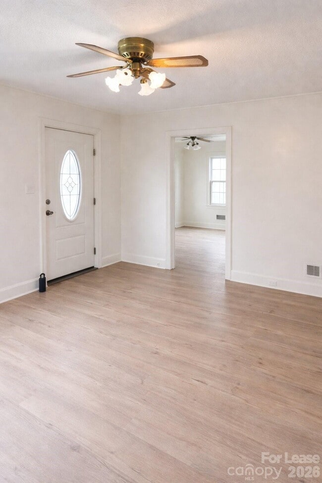 Building Photo - 926 S York St