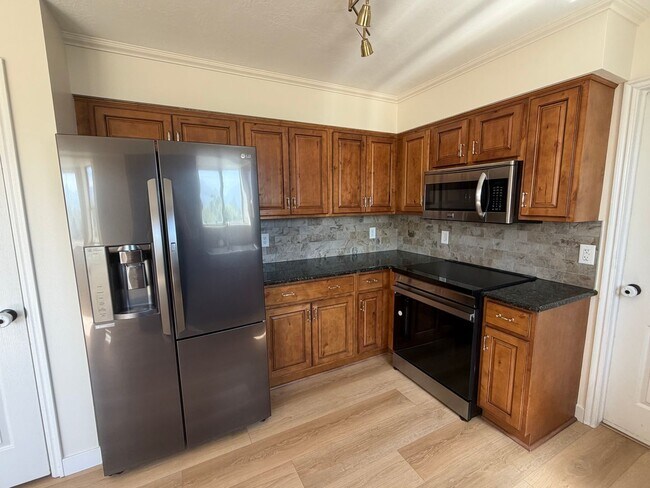 Building Photo - GORGEOUS SPACOUS HOMESTEAD!!!