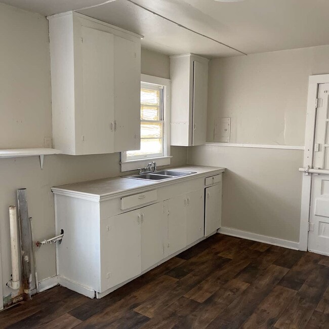 Building Photo - 1008 S 3rd St