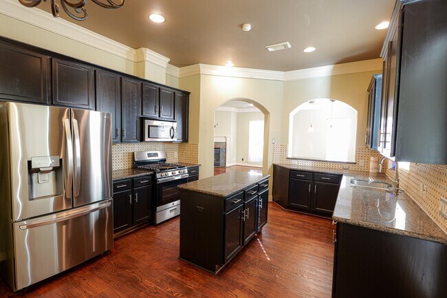 Building Photo - 1314 Sherwood Springs Ln