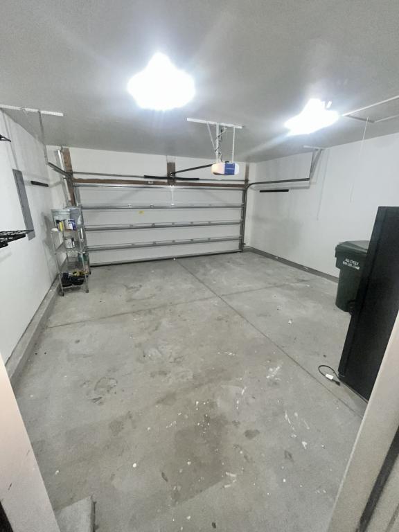 Building Photo - 425 Tiburon Dr