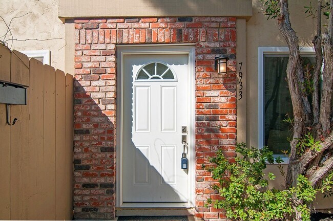 Building Photo - 7933 Camino Glorita