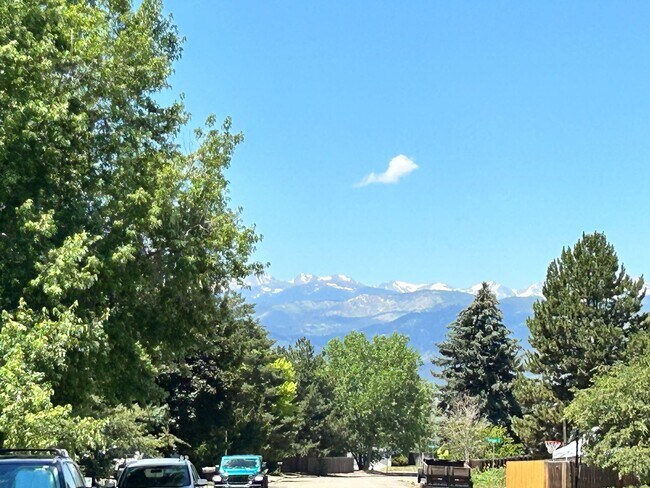 Building Photo - Spacious 4-Bedroom House Near Open Space in Heatherwood, Boulder