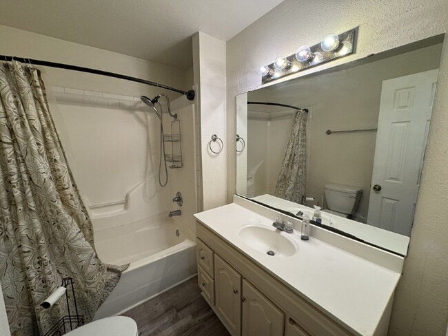 Building Photo - Charming 3 Bed, 1 Bath Home
