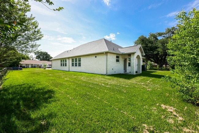 Building Photo - 2303 Cunningham Dr