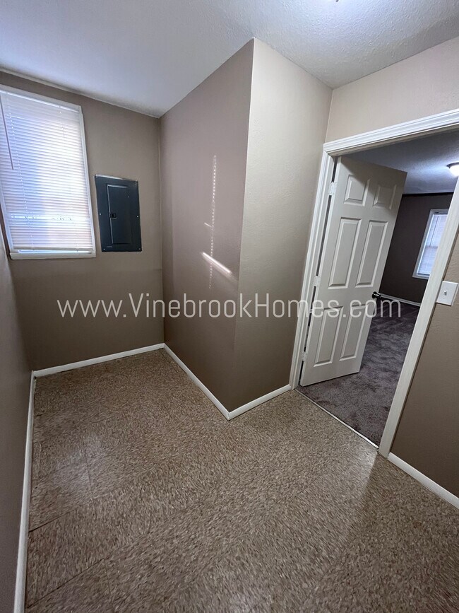 Building Photo - 8211 Ruskin Way
