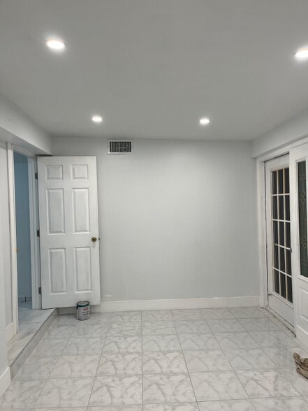 Building Photo - 4884 SW 45th Ave
