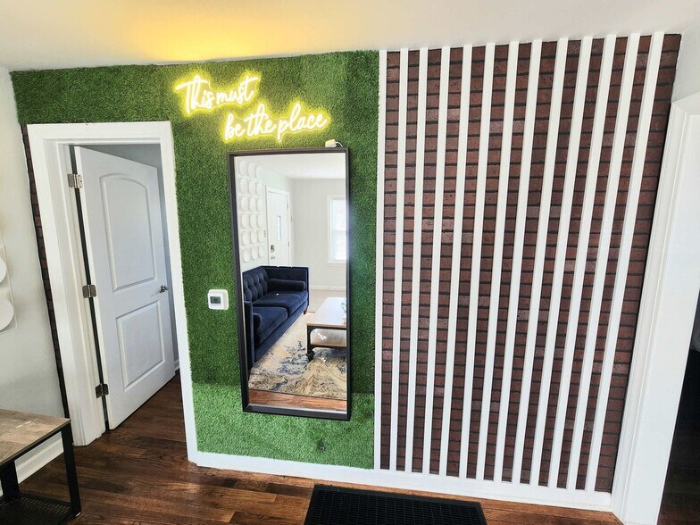 Building Photo - 272 Hoefgen St