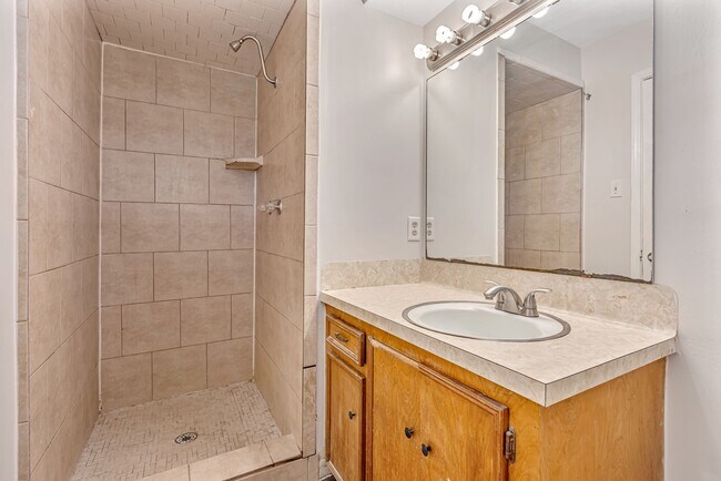 Building Photo - 3699 Piney Point Rd