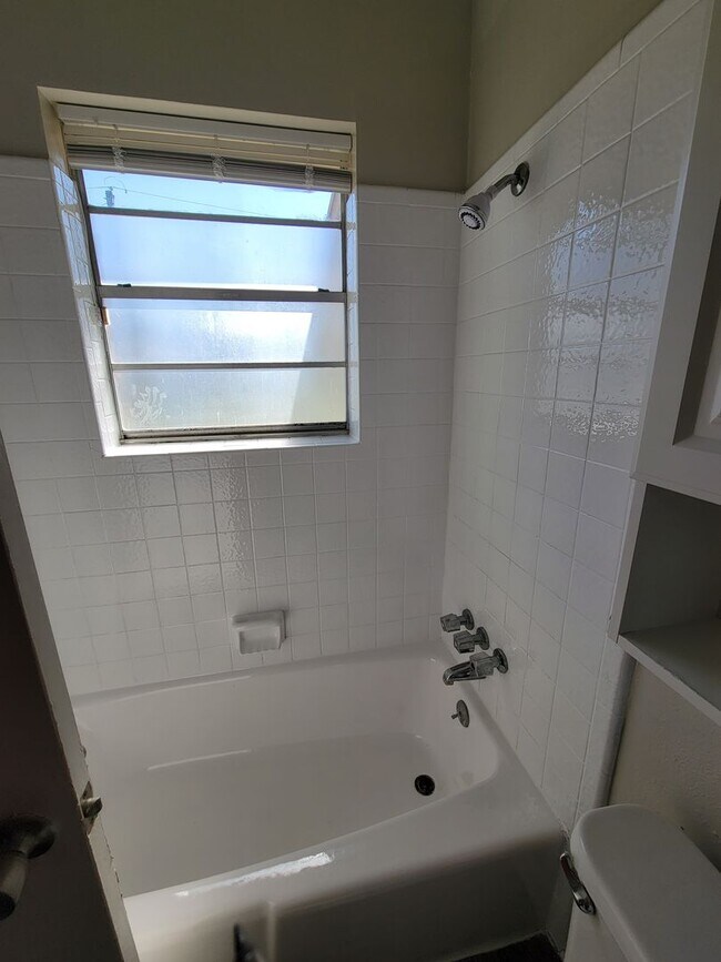 Building Photo - 3 Bedroom 2 bathroom Bossier City