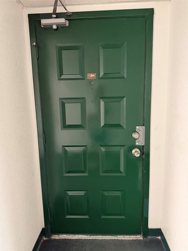 Building Photo - 2816 S Bartell Dr