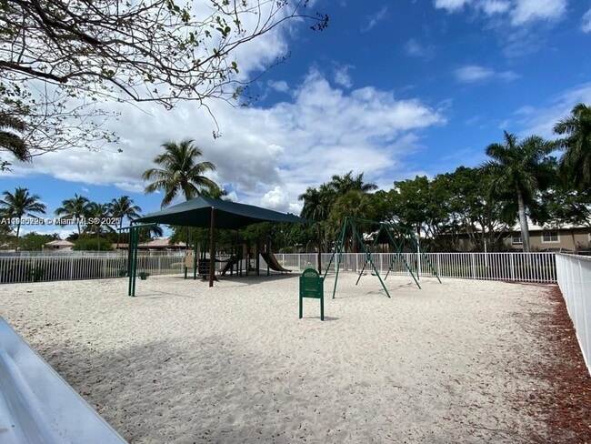 Building Photo - 2142 Madeira Dr