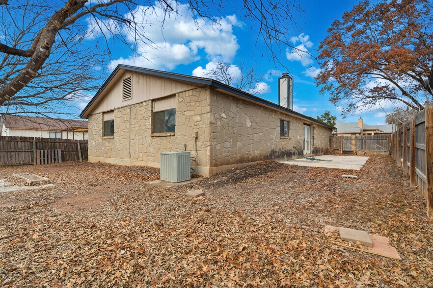 Building Photo - 9110 Roquefort