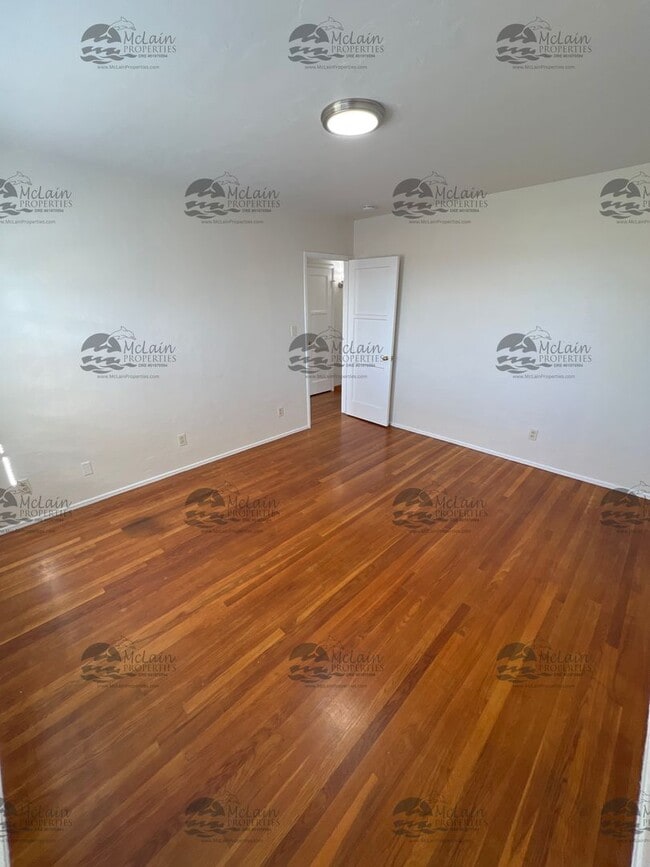 Building Photo - Single Story 3 BD/1BA Home with 2 Car Garage!