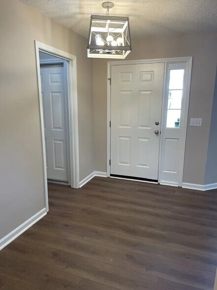 Building Photo - 103 Walnut Grove Cir