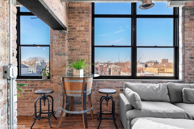 Building Photo - 1259 N Wood St