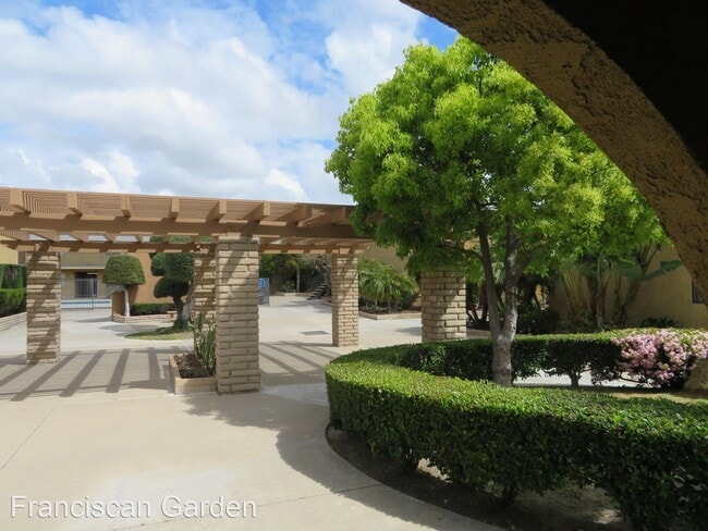 Building Photo - 13091 Yockey St