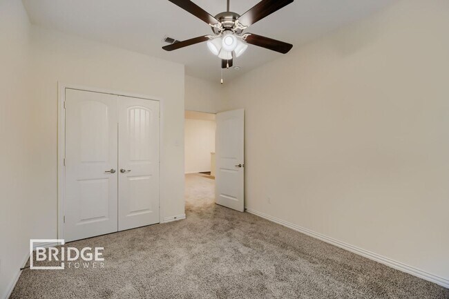 Building Photo - 1317 Lakecrest Ln