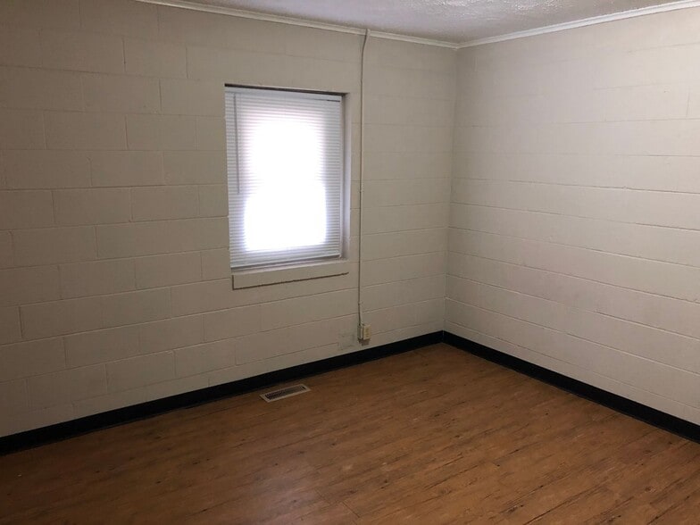 Building Photo - Spacious 2BR Apartment on Westside