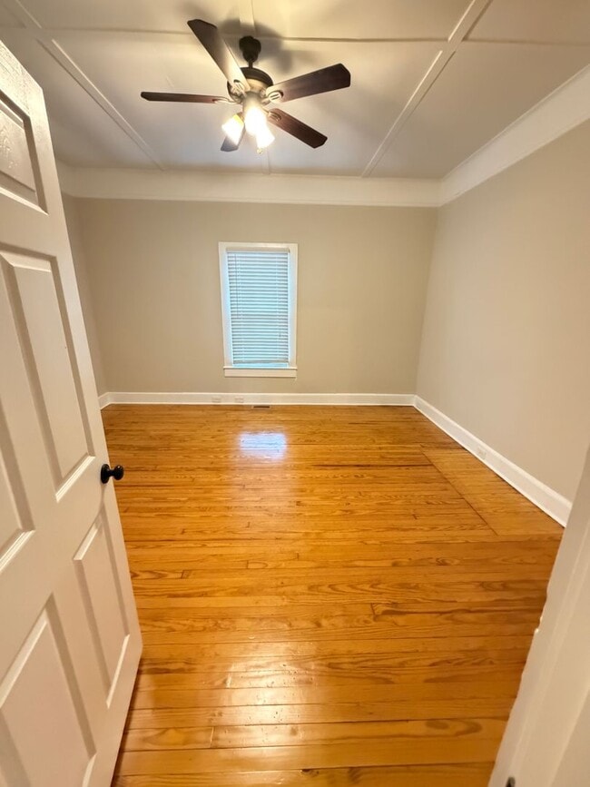 Building Photo - Inviting 2-Bedroom Home with Large Front Porch in KannapolisI’m