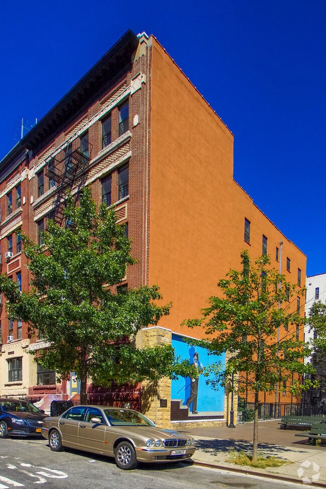 Building Photo - 271 W 150th St