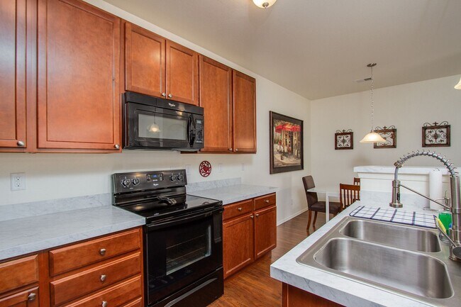 Building Photo - Stylish & Convenient Furnished Condo for Rent