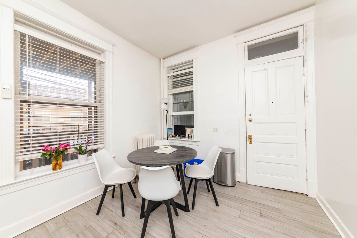 Building Photo - 1722 N Mohawk St