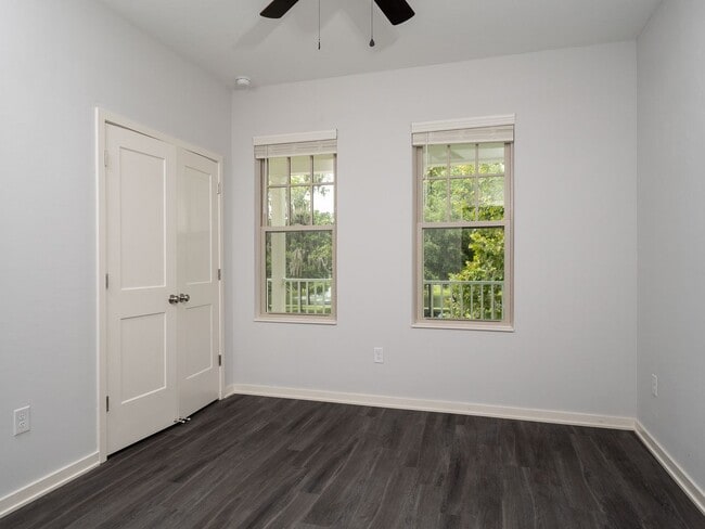 Building Photo - Porter's Lakeside - Luxury 4 Bedroom, 4 Ba...