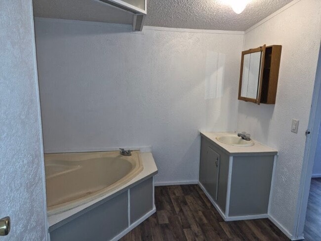 Building Photo - 507 1/2 Tidal St