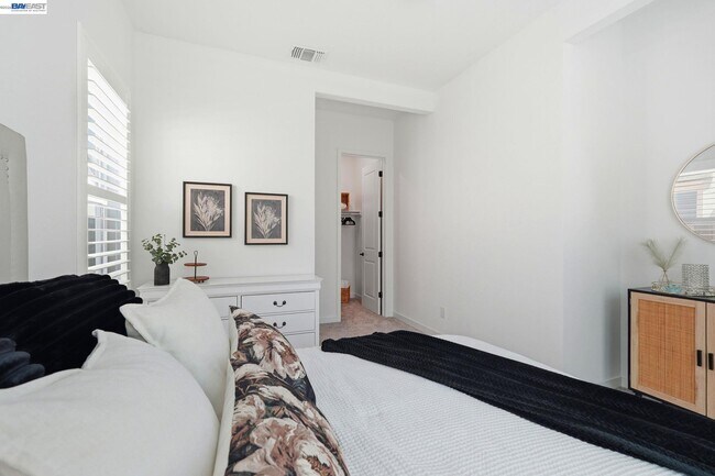 Building Photo - 1550 Plumas Dr