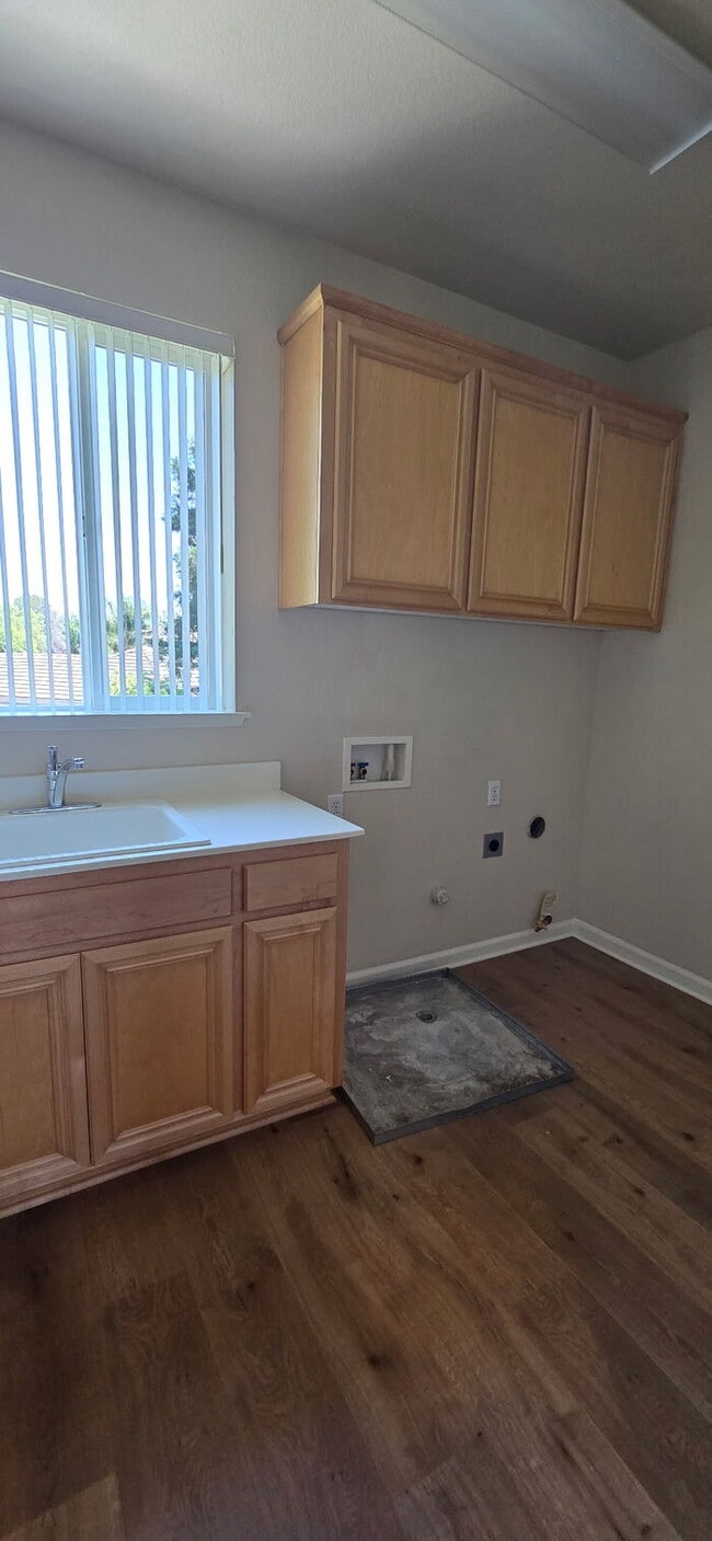 Building Photo - Tracy, Beautiful Home in Award Winning Jef...