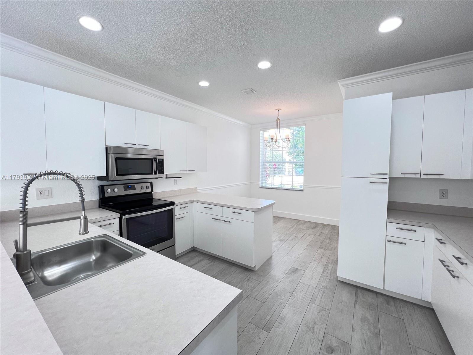 Building Photo - 725 NW 156th Ave