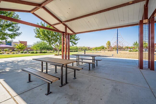 Building Photo - Gated Community Amazing ameneties