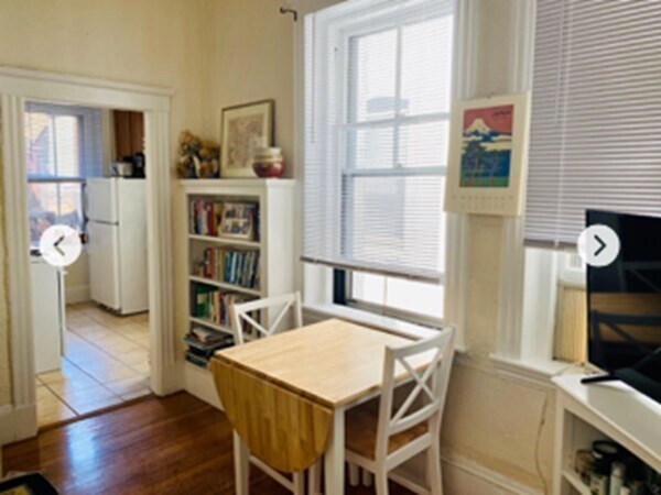 Building Photo - 28 Temple St