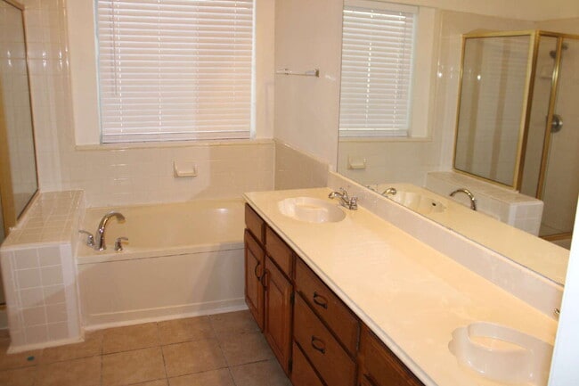 Building Photo - 1620 Tuley St