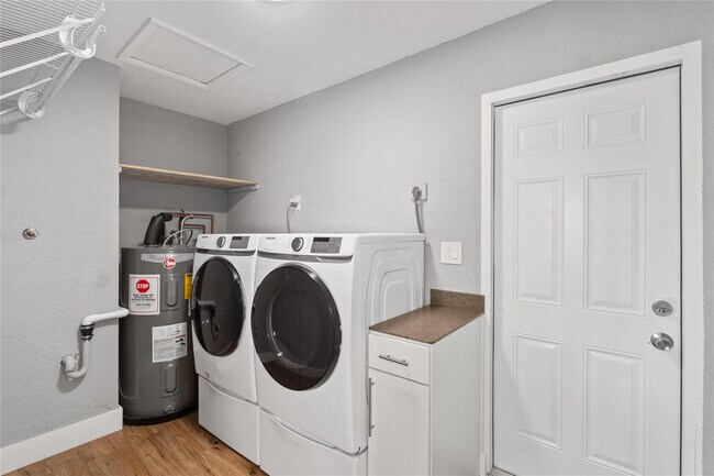 Building Photo - 1960 NW 32nd Ct