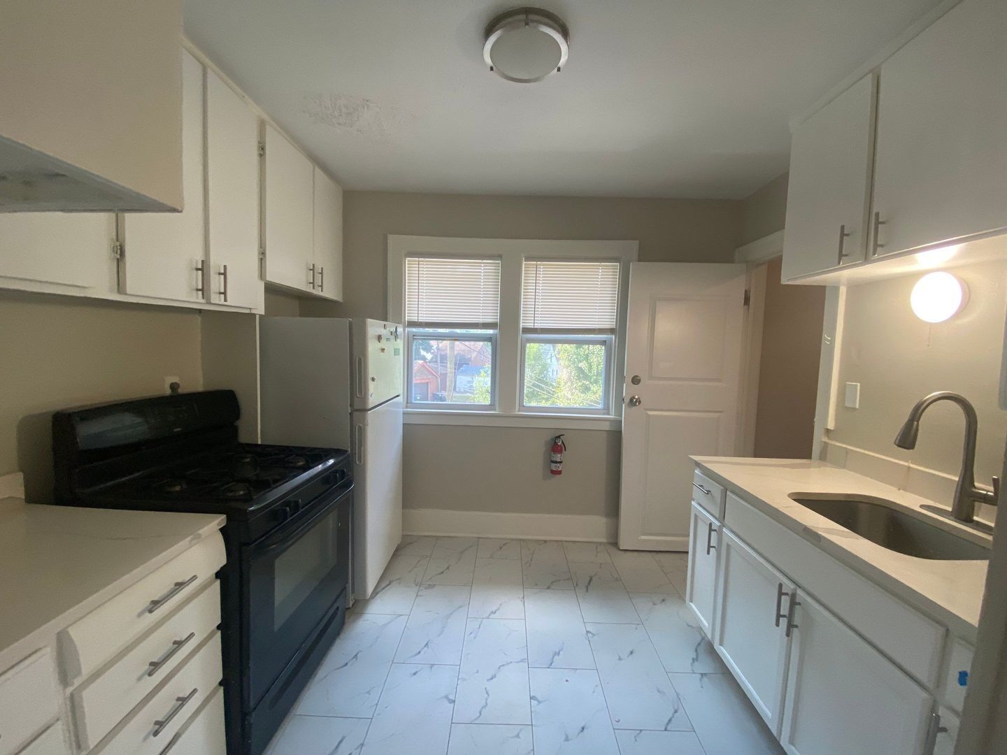 Building Photo - 17815 McIntyre St