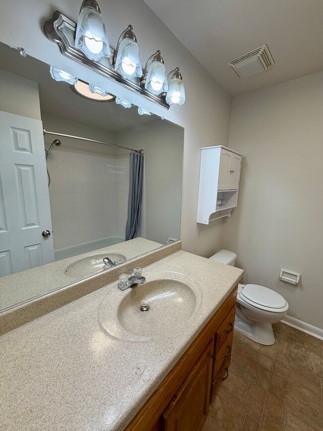 Building Photo - 916 Cobble Creek Curv