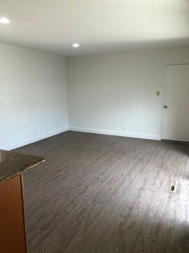 Building Photo - 5800 San Juan Way
